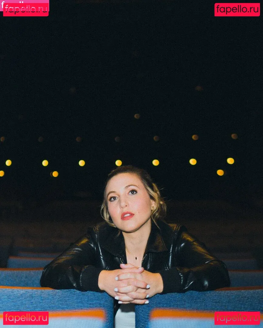 Taylor Tomlinson Onlyfans Photo Gallery 