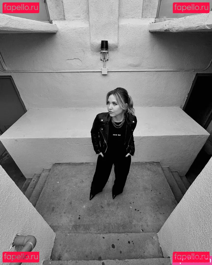 Taylor Tomlinson Onlyfans Photo Gallery 