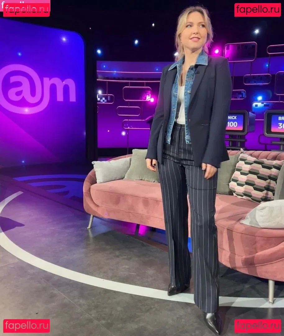 Taylor Tomlinson Onlyfans Photo Gallery 