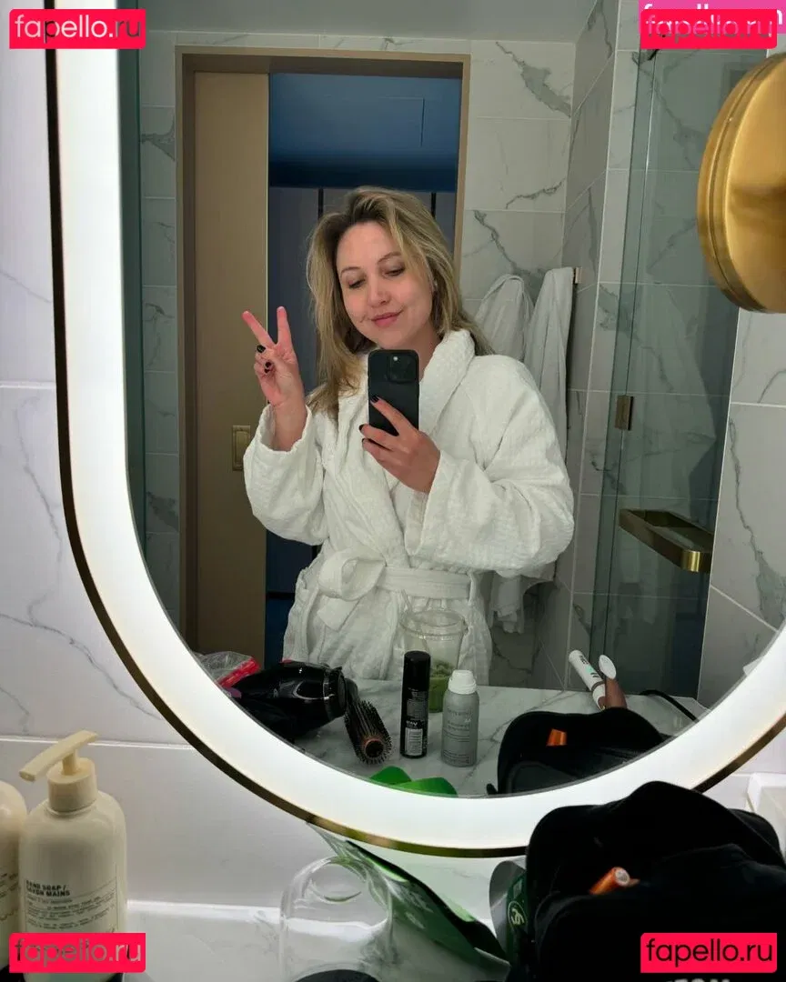 Taylor Tomlinson Onlyfans Photo Gallery 