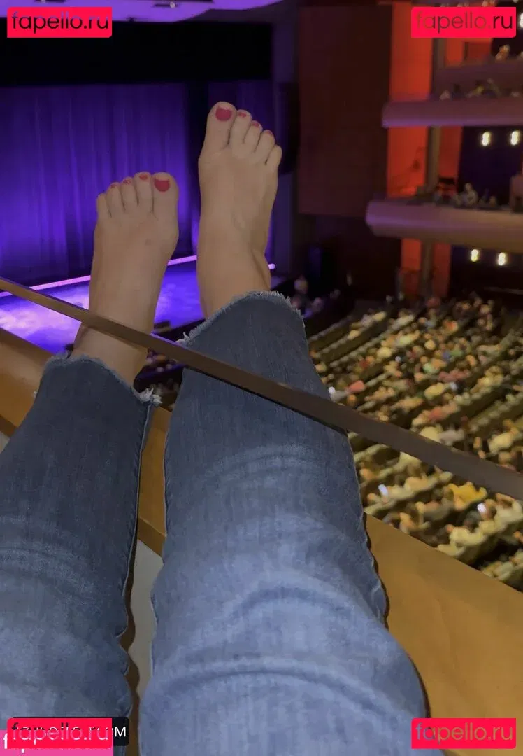 Taylor Tomlinson Onlyfans Photo Gallery 