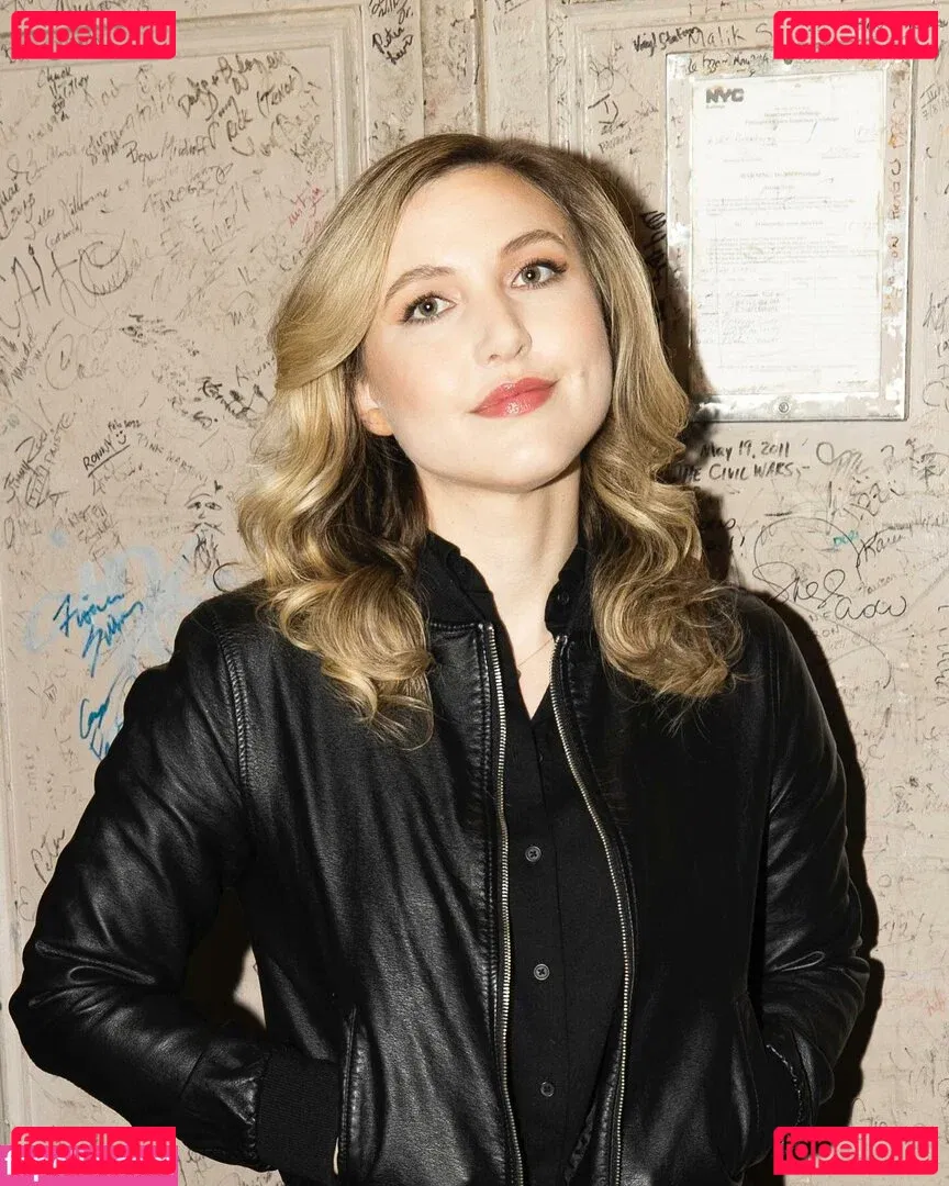 Taylor Tomlinson Onlyfans Photo Gallery 