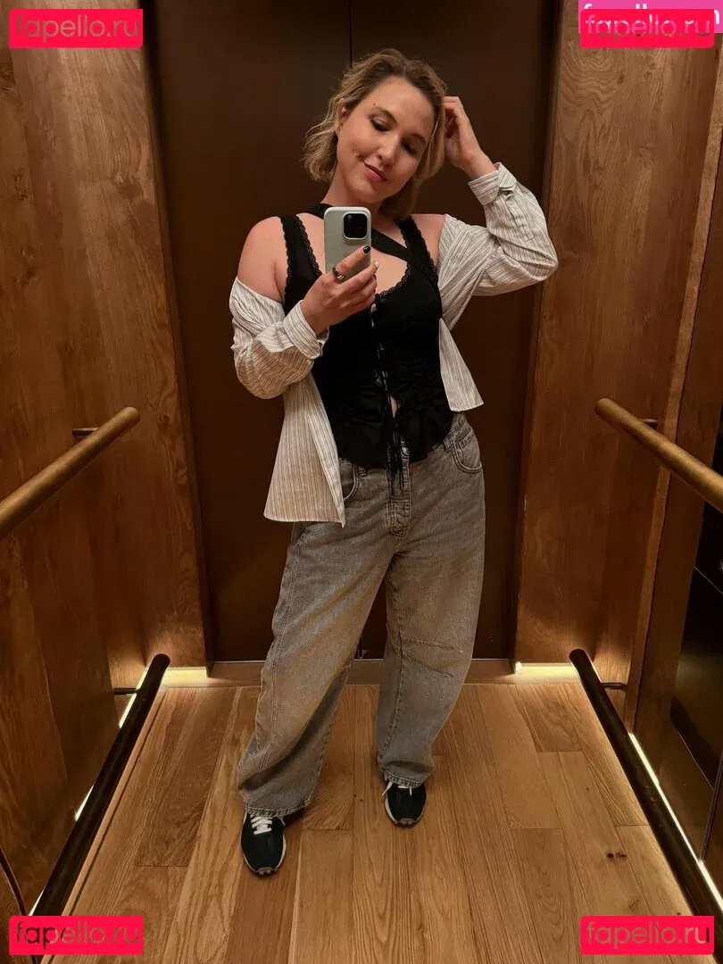 Taylor Tomlinson Onlyfans Photo Gallery 