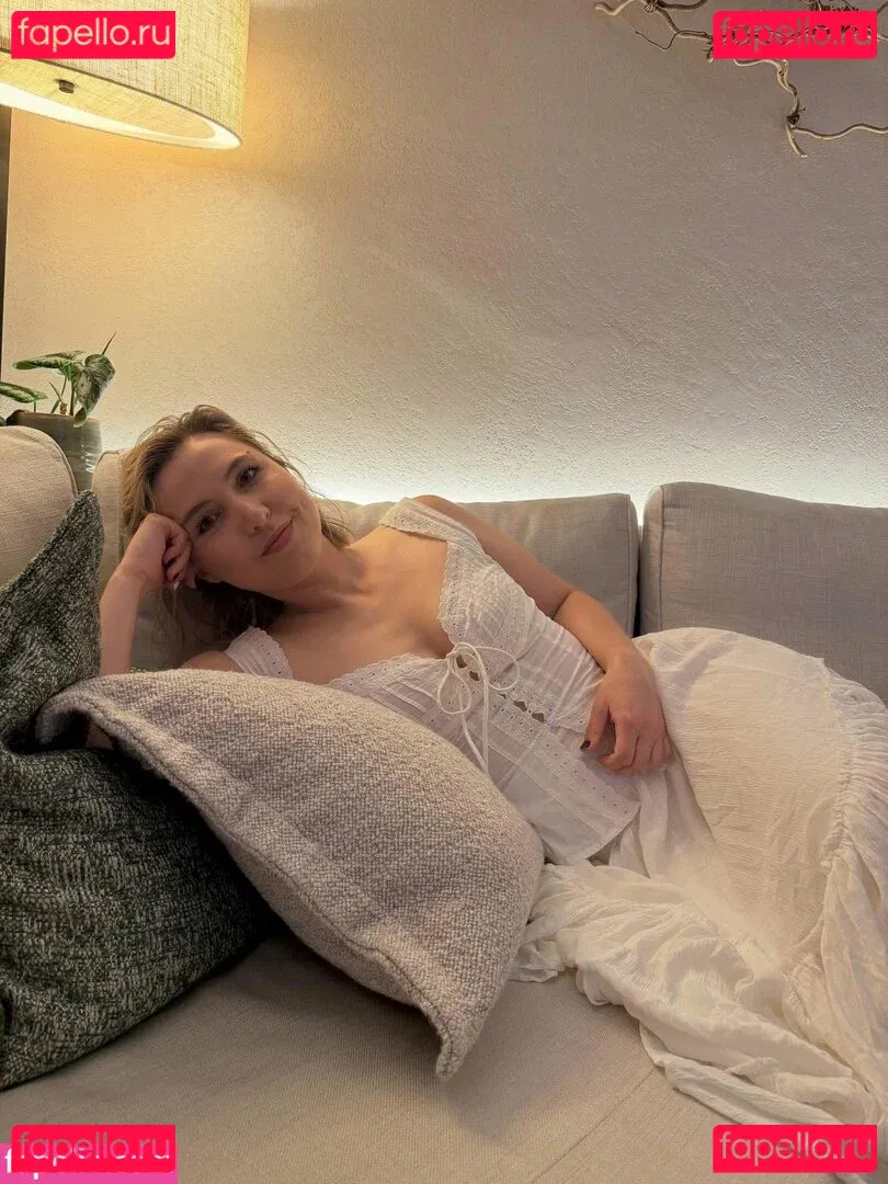 Taylor Tomlinson Onlyfans Photo Gallery 