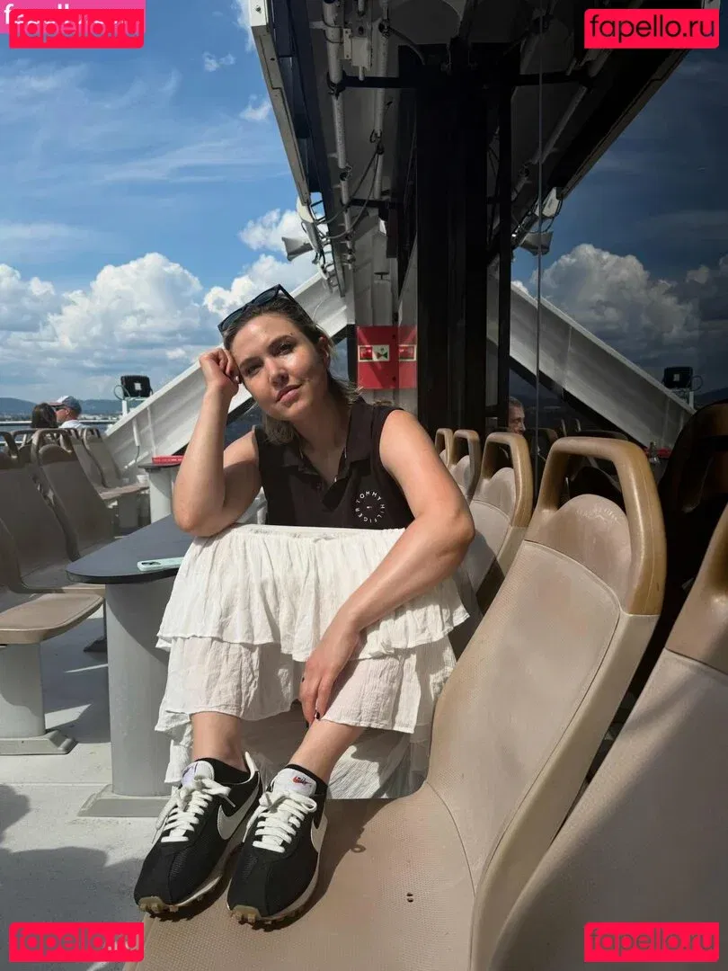 Taylor Tomlinson Onlyfans Photo Gallery 