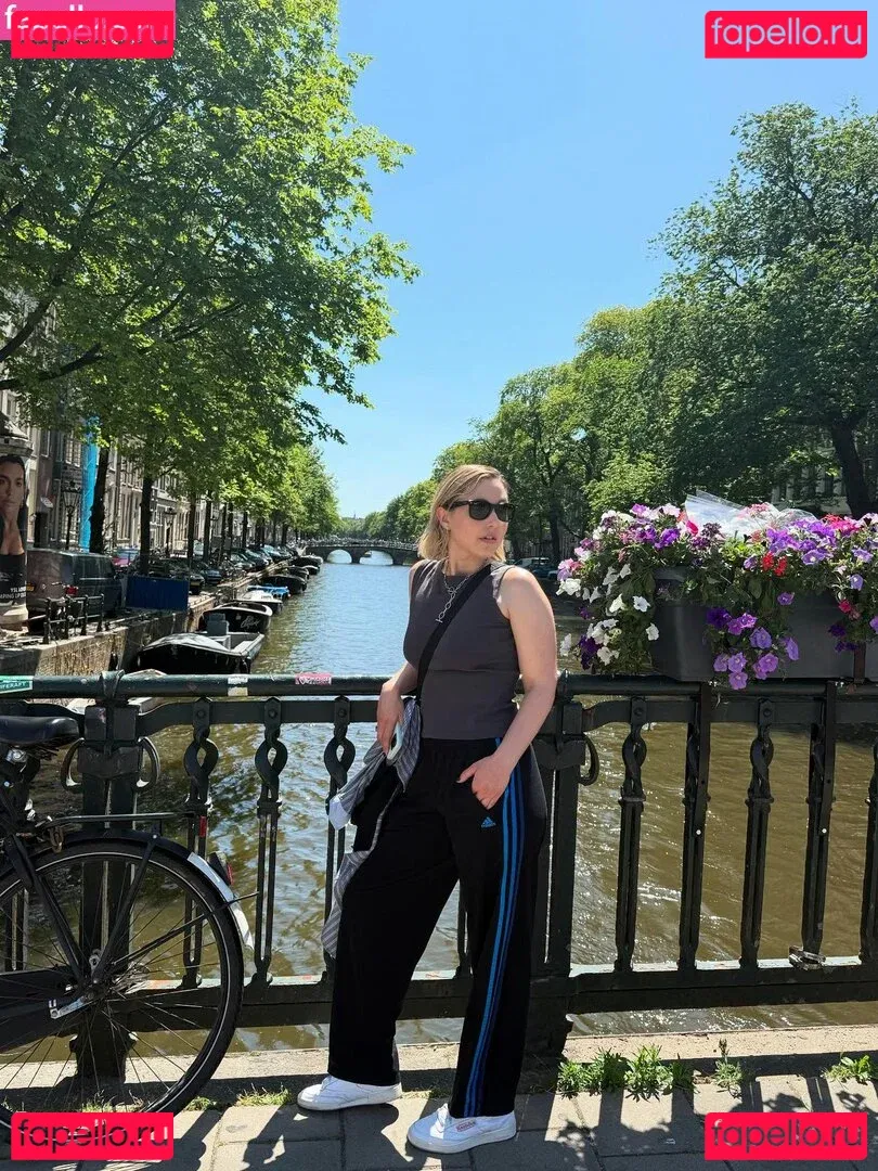 Taylor Tomlinson Onlyfans Photo Gallery 