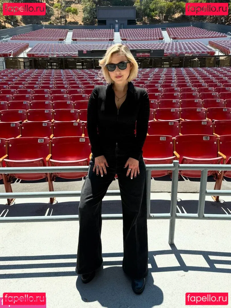 Taylor Tomlinson Onlyfans Photo Gallery 