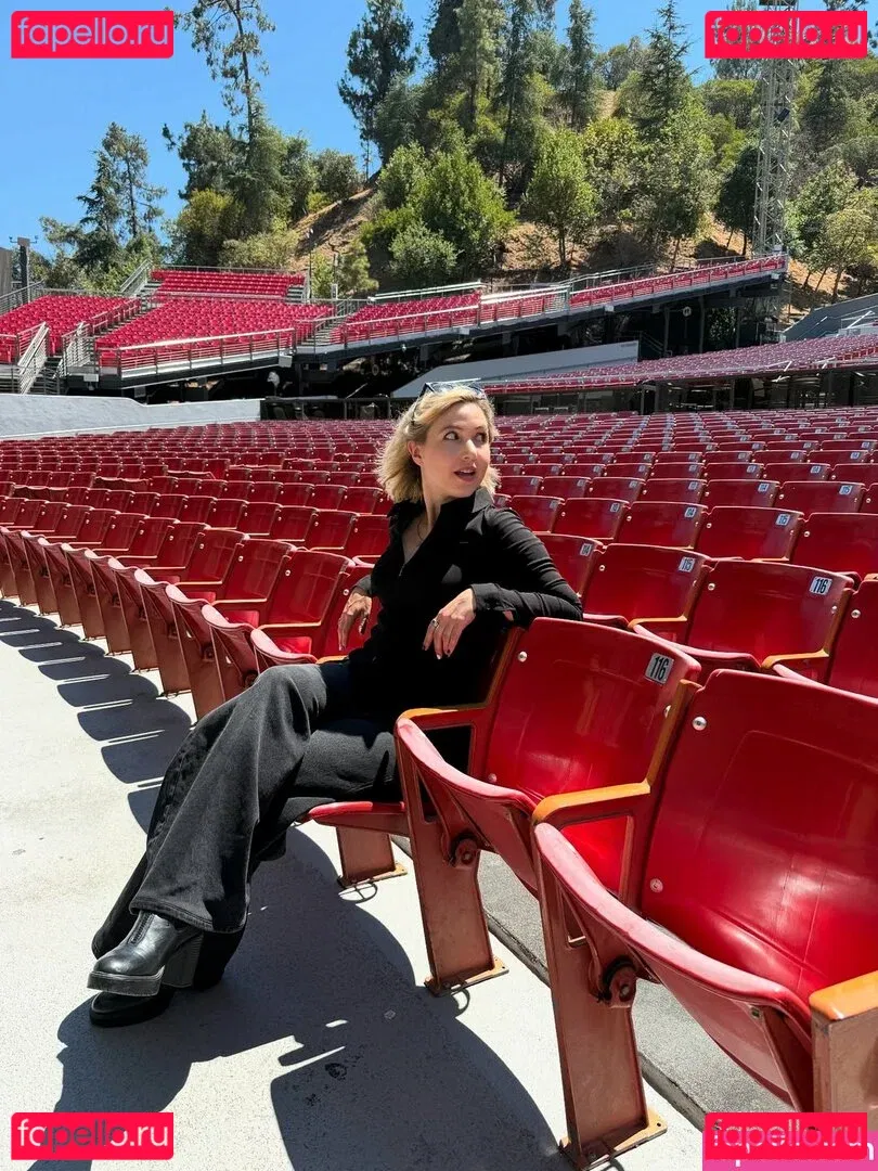 Taylor Tomlinson Onlyfans Photo Gallery 