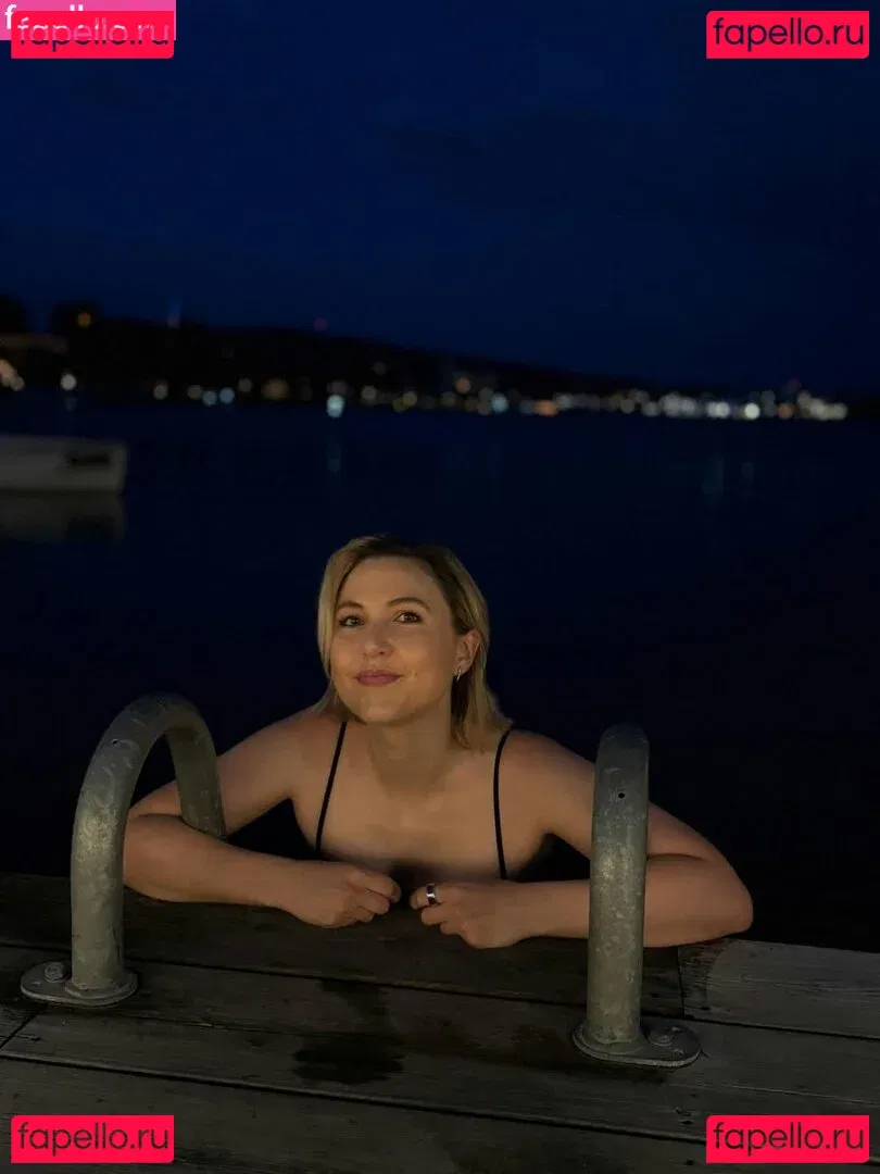 Taylor Tomlinson Onlyfans Photo Gallery 