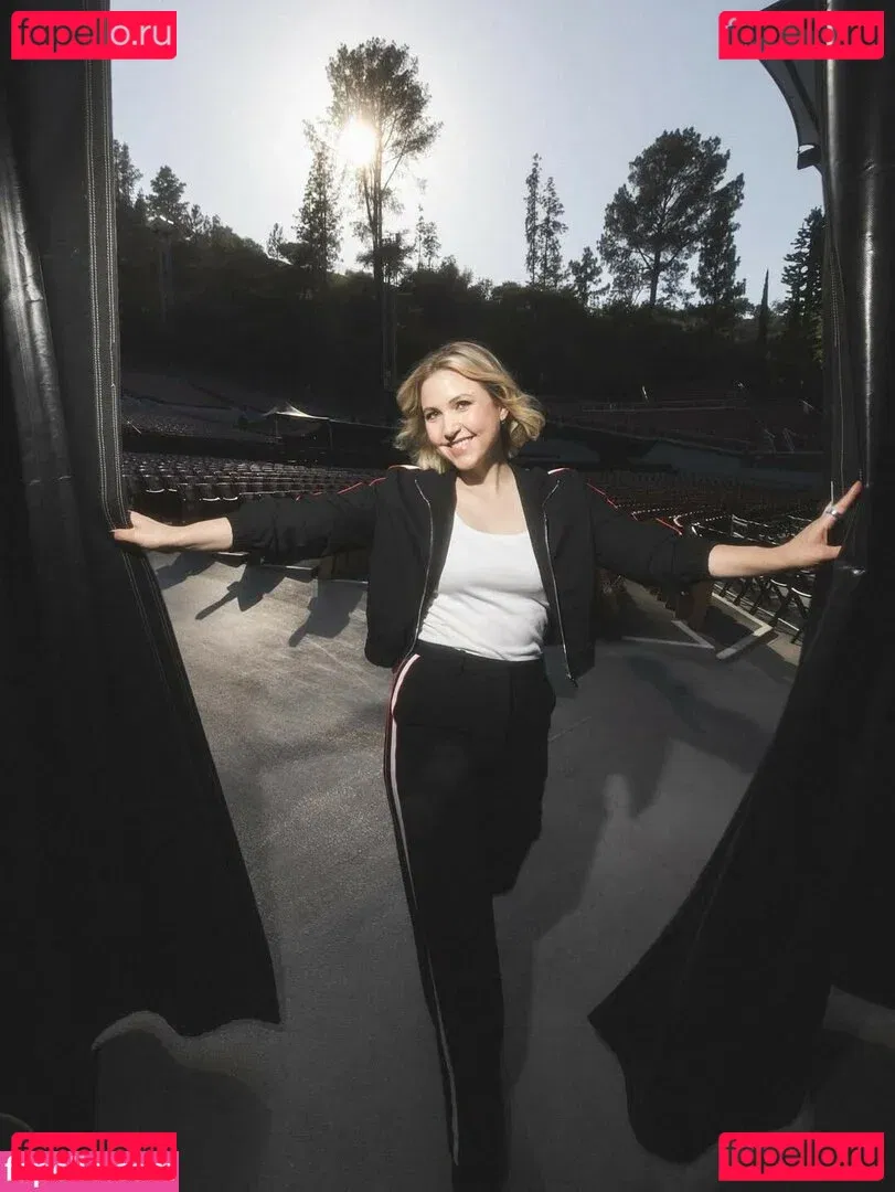 Taylor Tomlinson Onlyfans Photo Gallery 