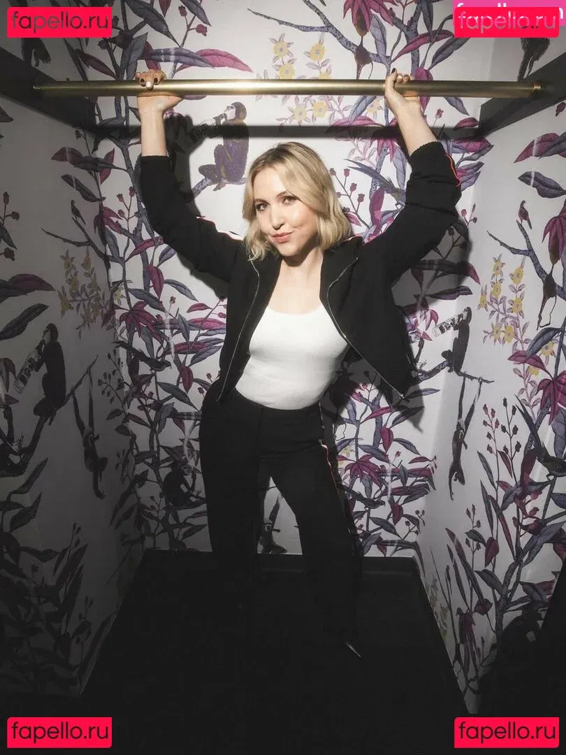 Taylor Tomlinson Onlyfans Photo Gallery 