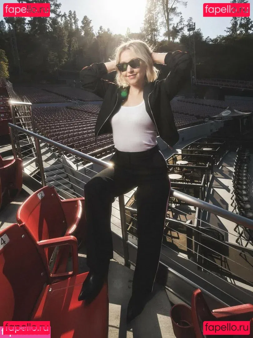 Taylor Tomlinson Onlyfans Photo Gallery 