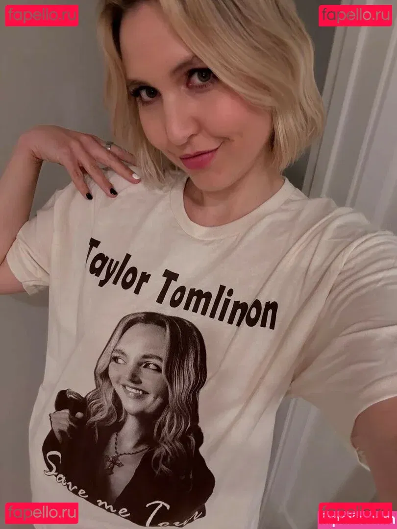 Taylor Tomlinson Onlyfans Photo Gallery 