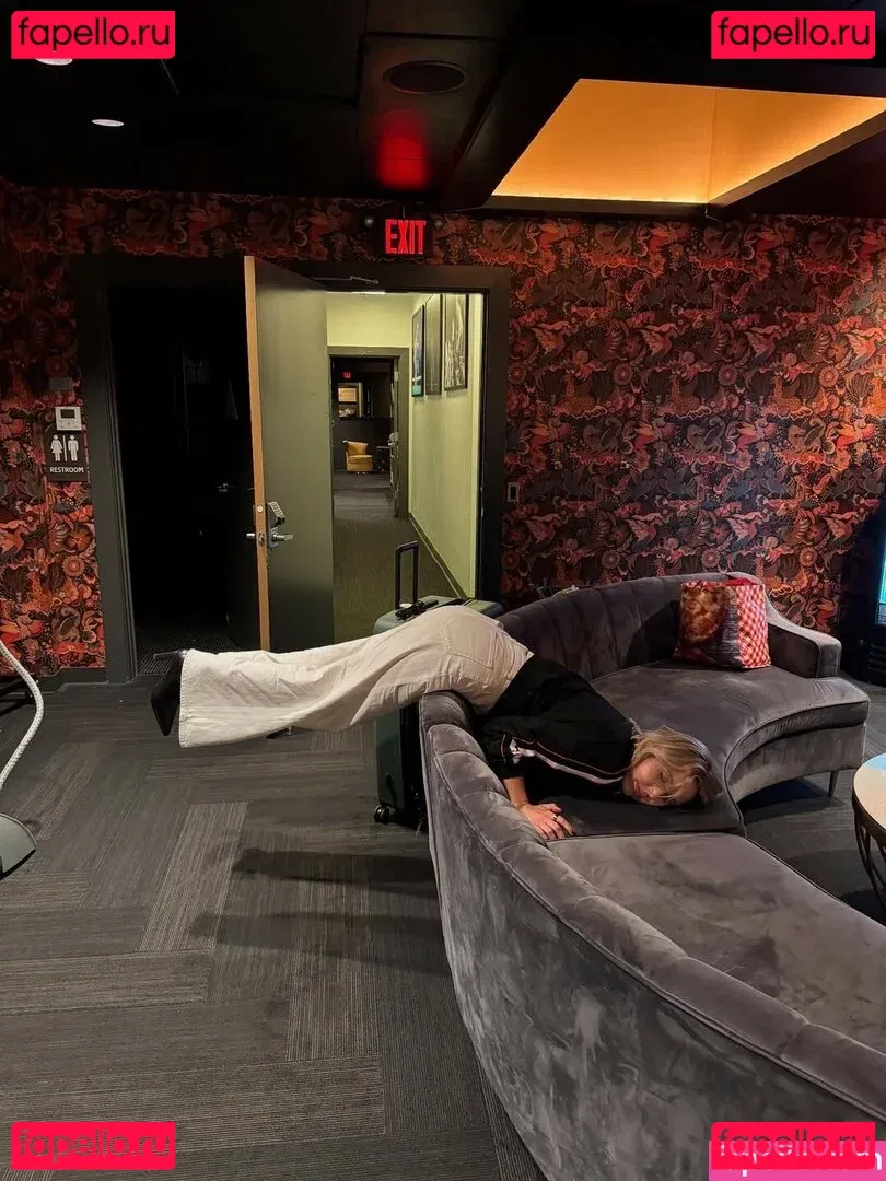 Taylor Tomlinson Onlyfans Photo Gallery 