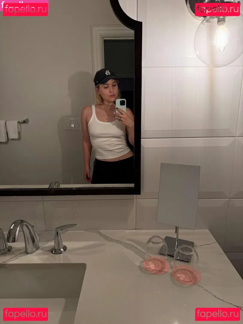 Taylor Tomlinson Onlyfans Photo Gallery 