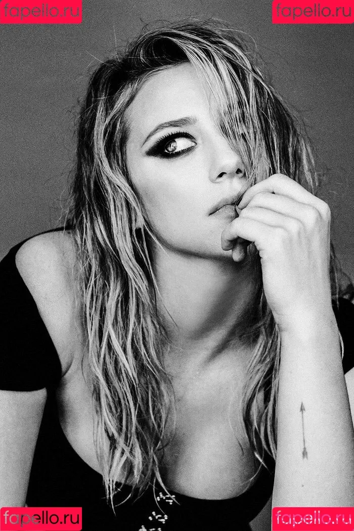 Lili Reinhart Onlyfans Photo Gallery 