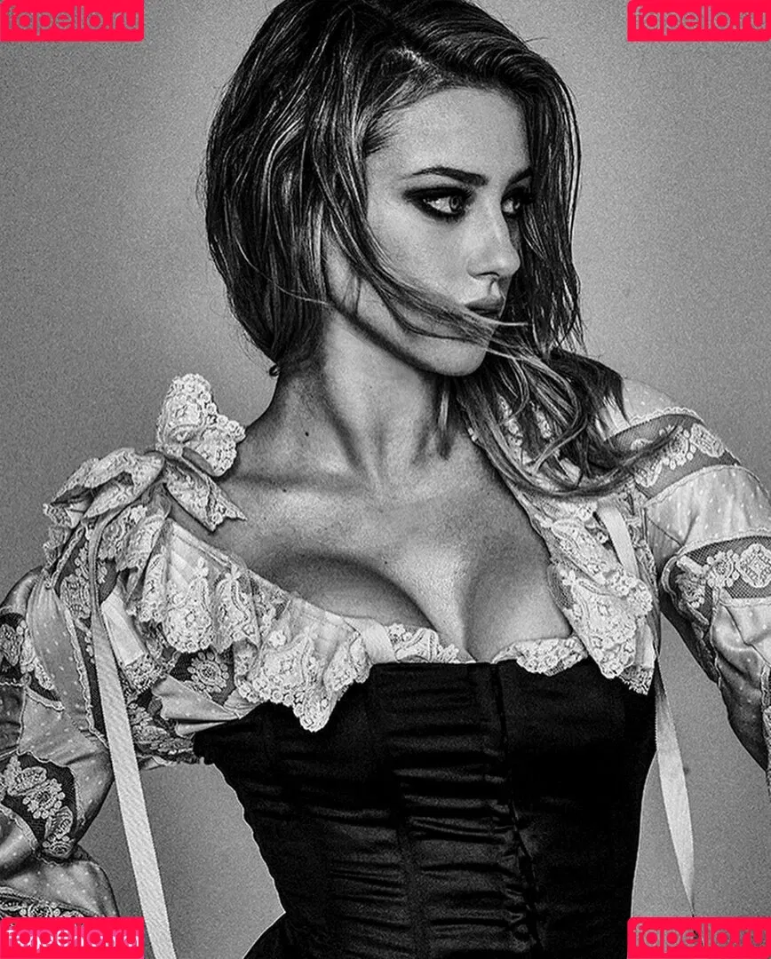 Lili Reinhart Onlyfans Photo Gallery 