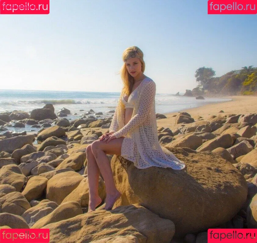 Lili Reinhart Onlyfans Photo Gallery 