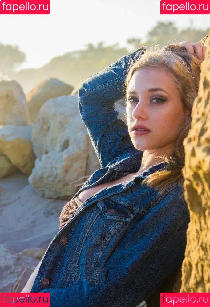 Lili Reinhart Onlyfans Photo Gallery 