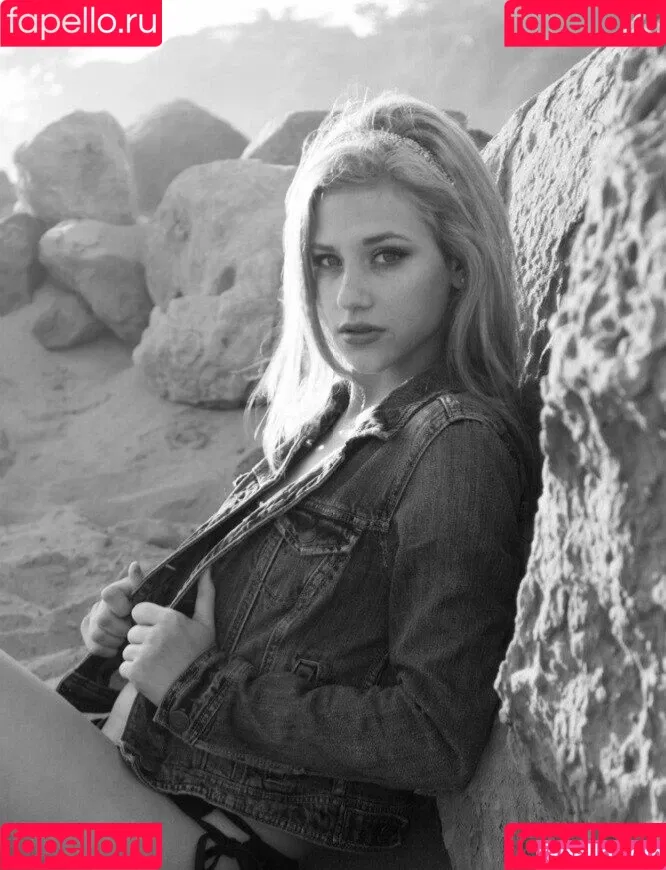 Lili Reinhart Onlyfans Photo Gallery 