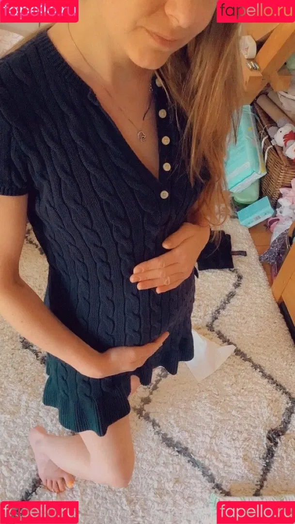 pregnant-step-sister Onlyfans Photo Gallery 