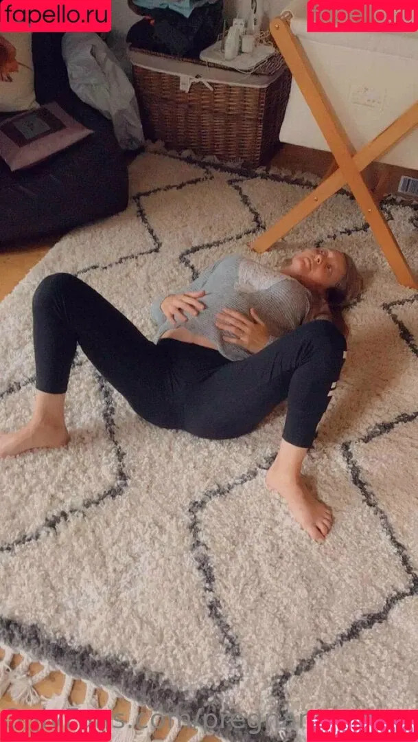 pregnant-step-sister Onlyfans Photo Gallery 