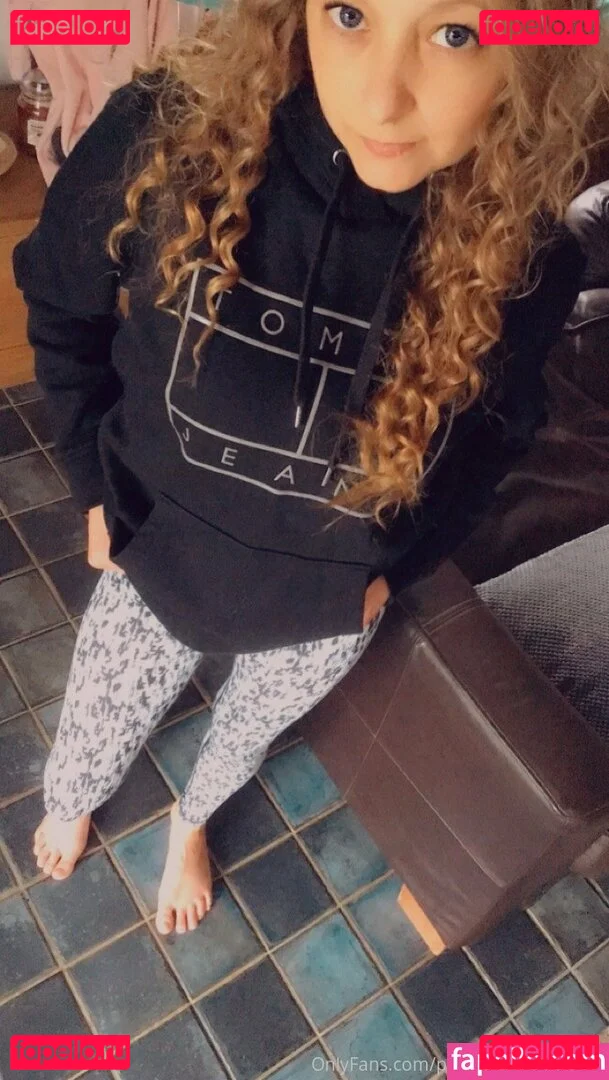 pregnant-step-sister Onlyfans Photo Gallery 