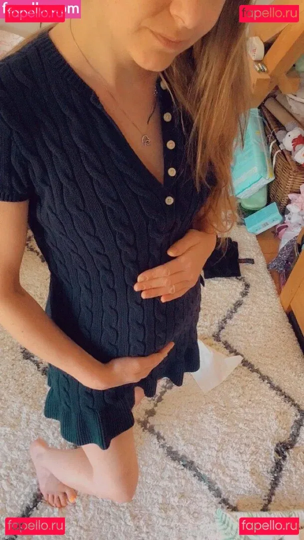 pregnant-step-sister Onlyfans Photo Gallery 