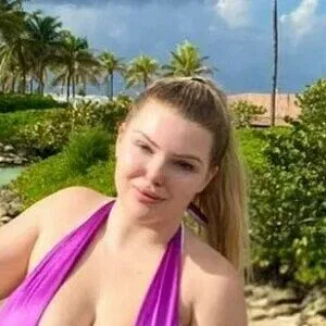 queencherryb Onlyfans Photo Gallery 