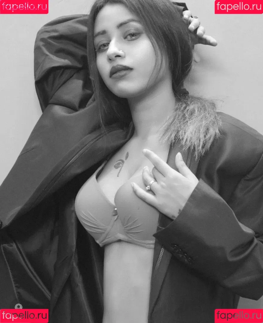 Yajnaseni Onlyfans Photo Gallery 