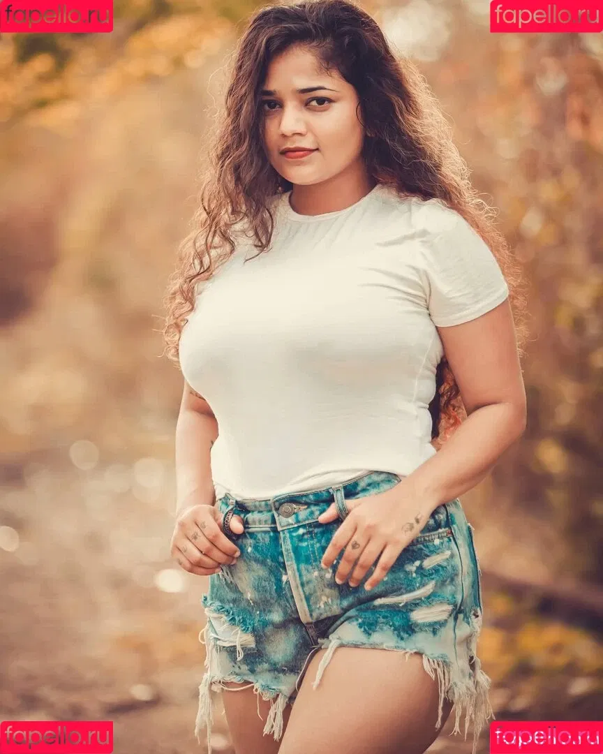 Yajnaseni Onlyfans Photo Gallery 