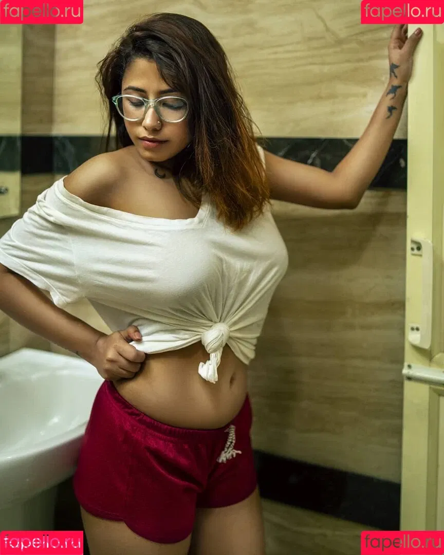 Yajnaseni Onlyfans Photo Gallery 