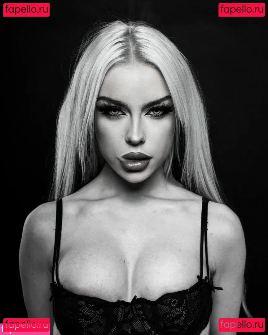 emmanorton Onlyfans Photo Gallery 