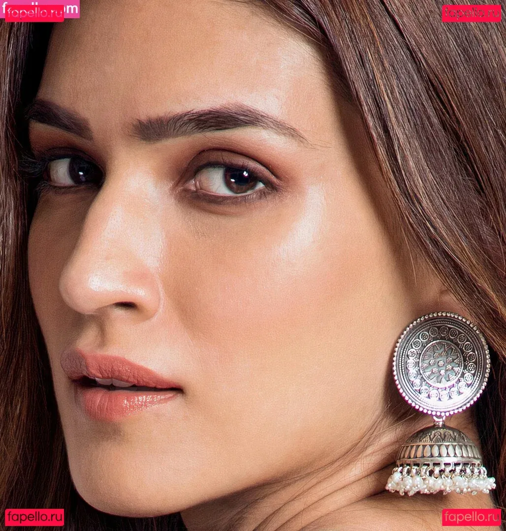 Kriti Sanon Onlyfans Photo Gallery 