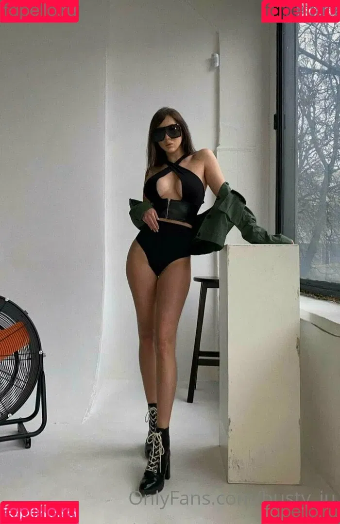 busty_ju Onlyfans Photo Gallery 