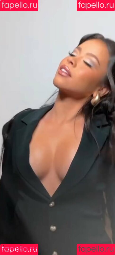 Cierra Ramirez Onlyfans Photo Gallery 