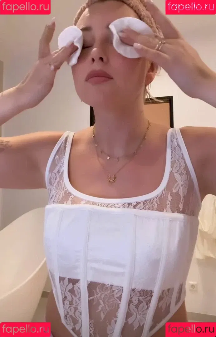 Maren Wolf Onlyfans Photo Gallery 
