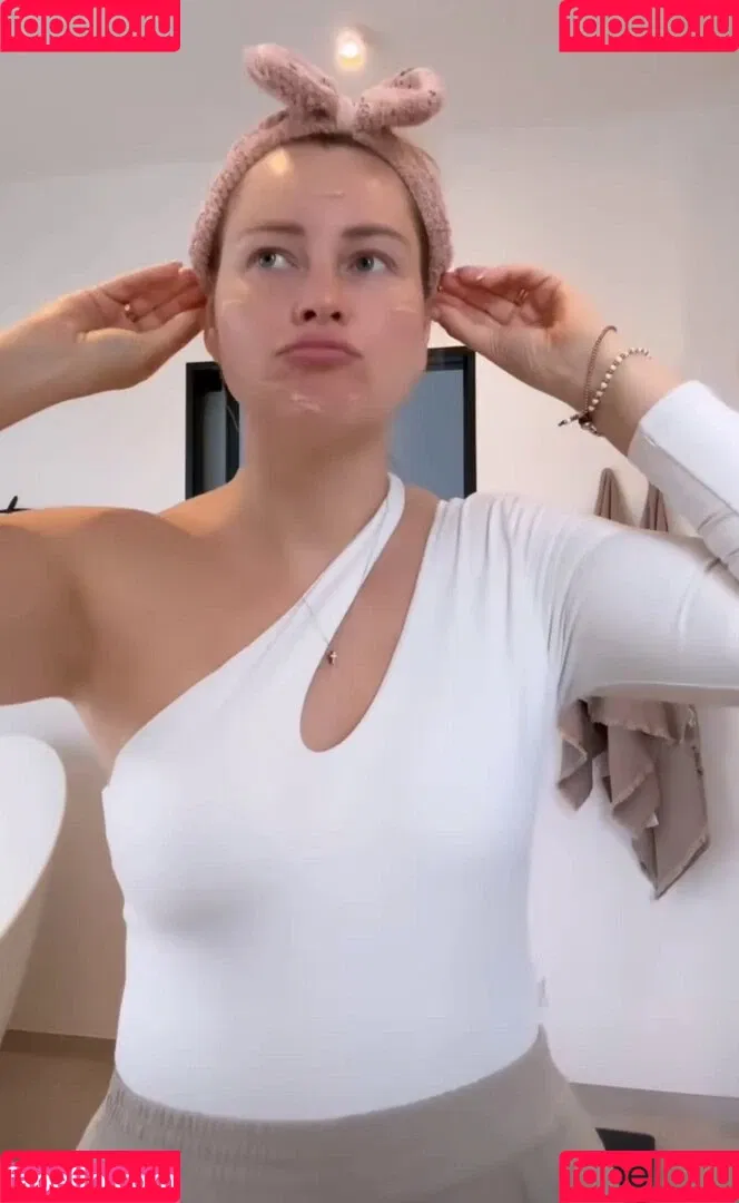 Maren Wolf Onlyfans Photo Gallery 