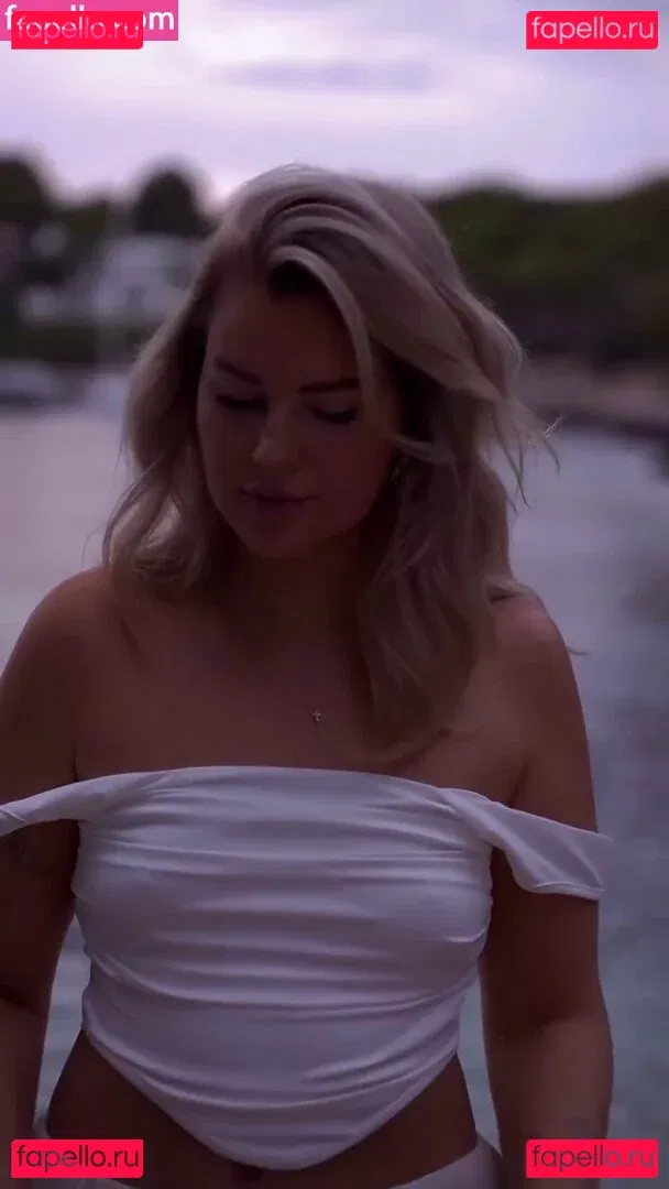 Maren Wolf Onlyfans Photo Gallery 