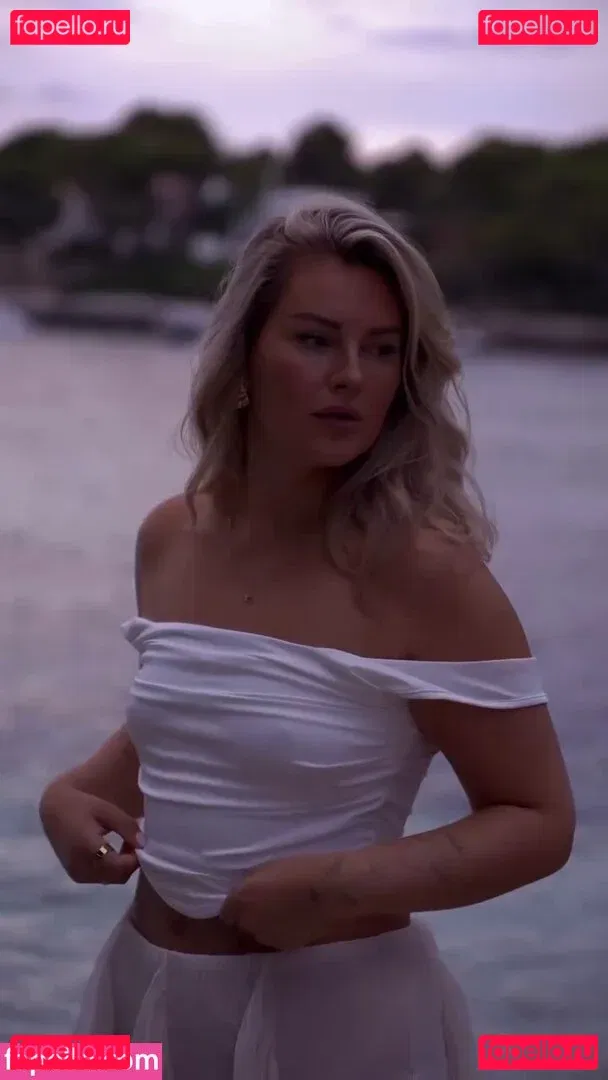 Maren Wolf Onlyfans Photo Gallery 