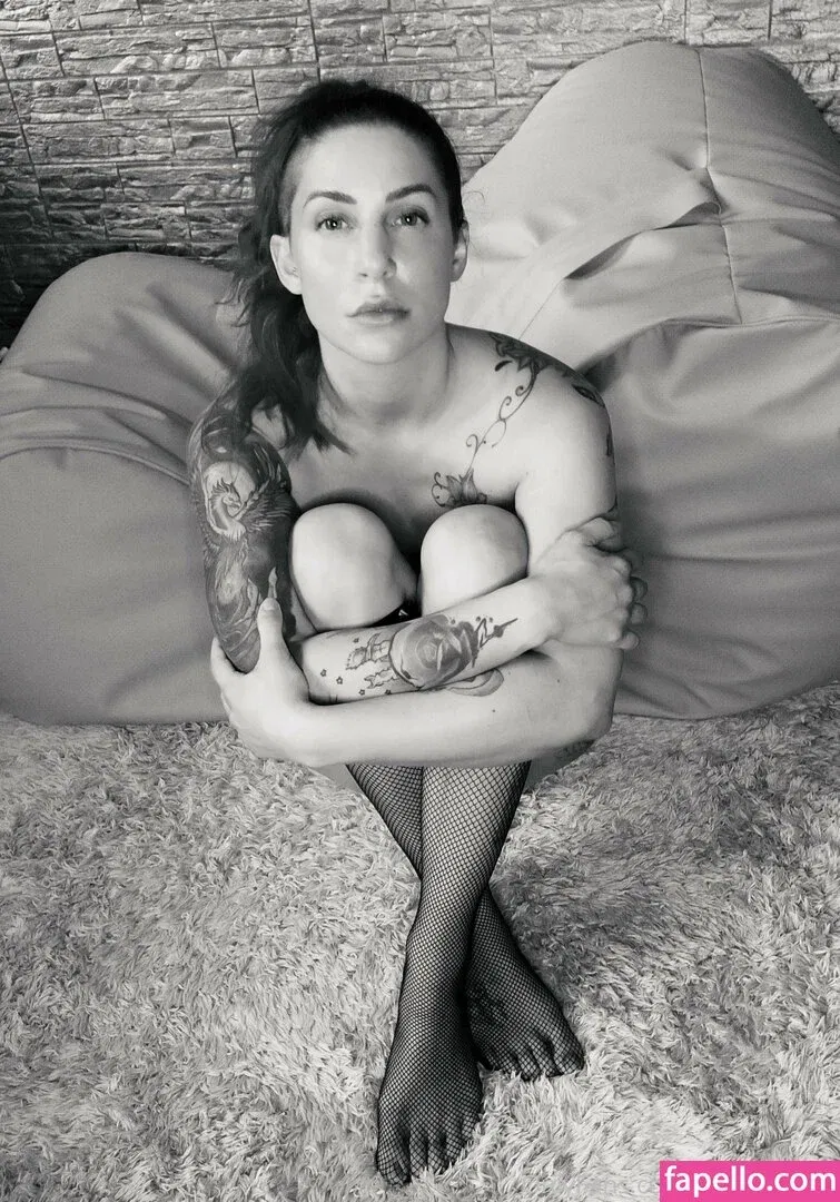 larraphoenix Onlyfans Photo Gallery 