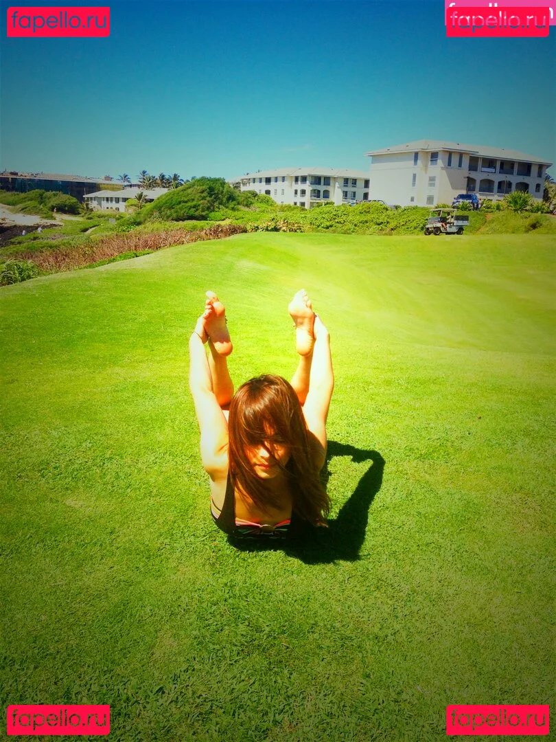 Kristin Kreuk Onlyfans Photo Gallery 