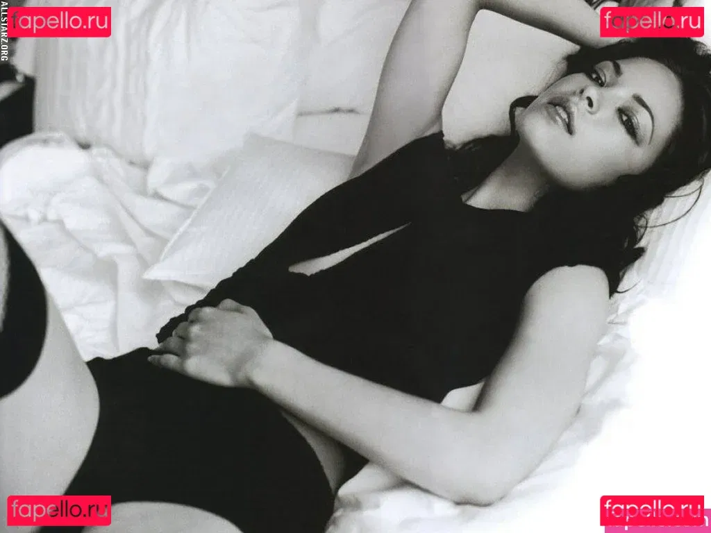 Kristin Kreuk Onlyfans Photo Gallery 