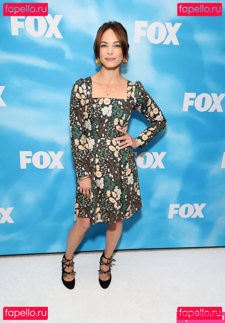 Kristin Kreuk Onlyfans Photo Gallery 