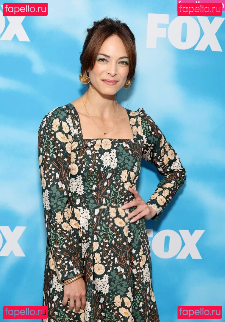 Kristin Kreuk Onlyfans Photo Gallery 