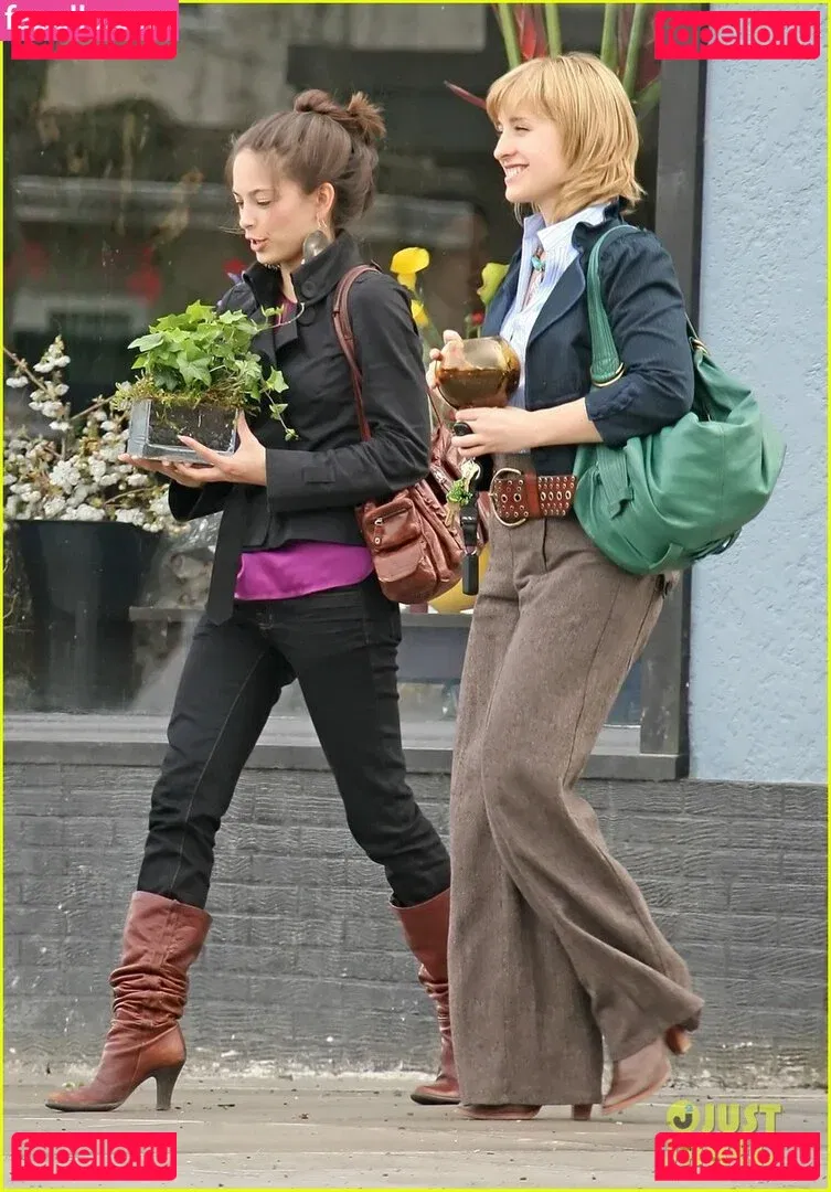 Kristin Kreuk Onlyfans Photo Gallery 