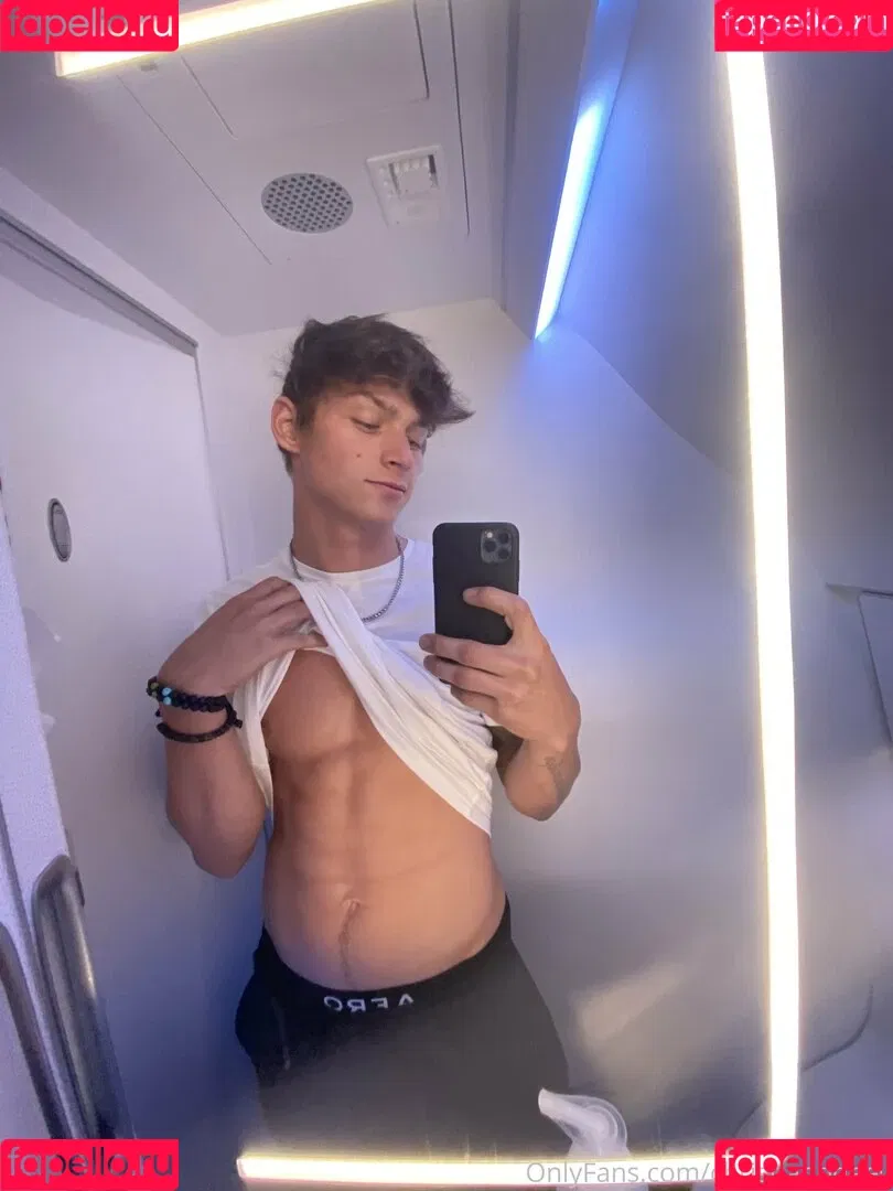 hungodeyfree Onlyfans Photo Gallery 