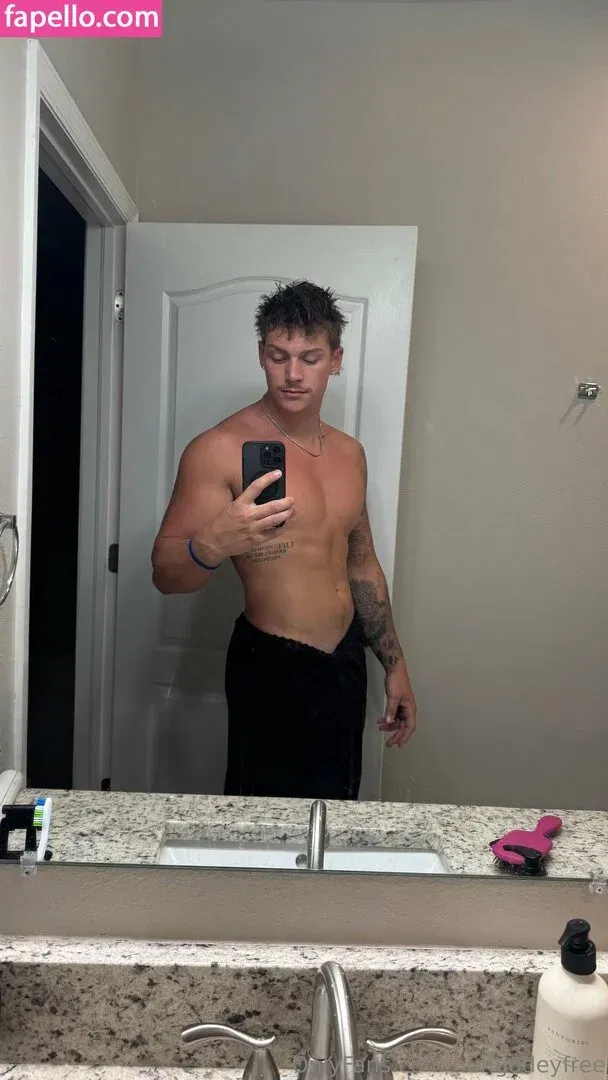 hungodeyfree Onlyfans Photo Gallery 