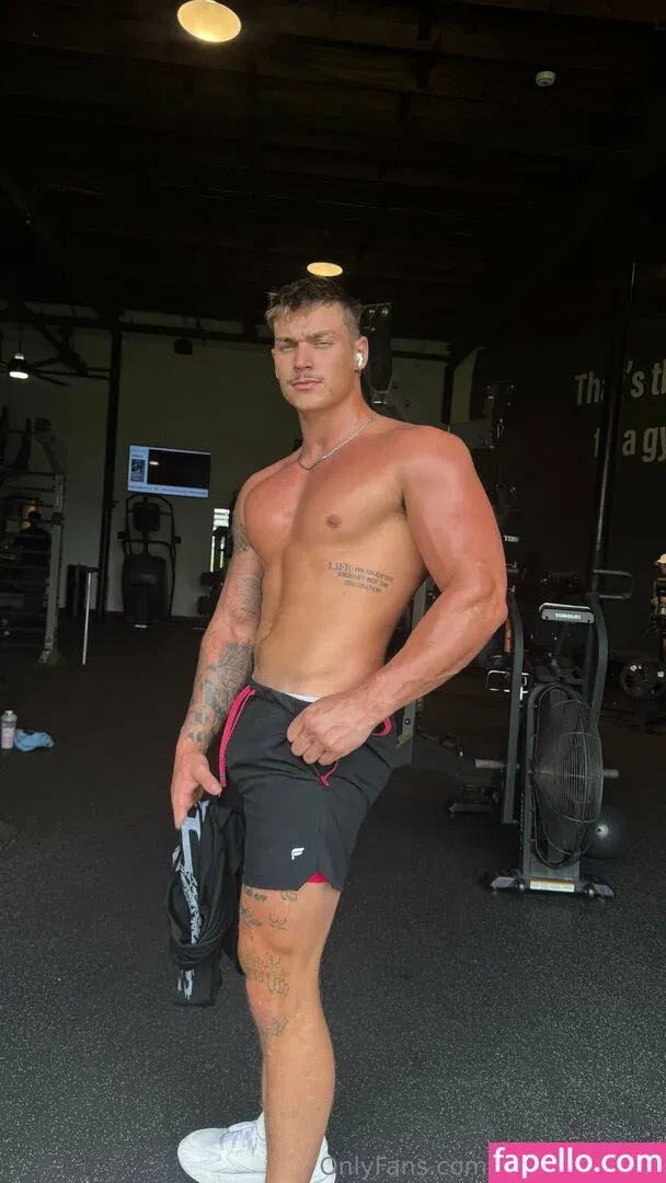 hungodeyfree Onlyfans Photo Gallery 