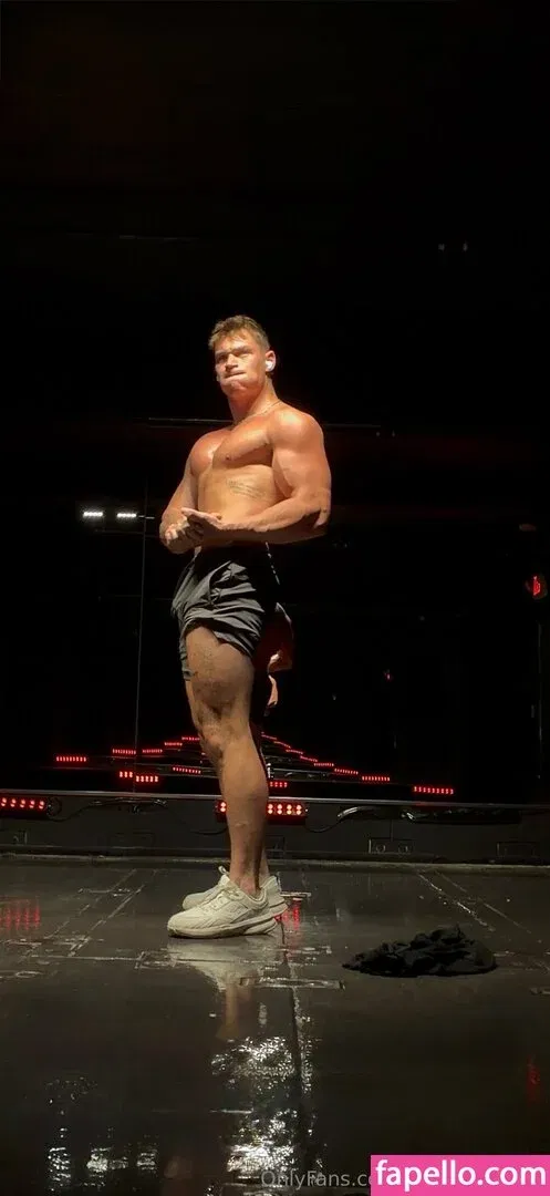 hungodeyfree Onlyfans Photo Gallery 